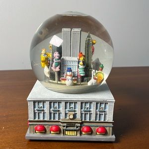 1999 Macy’s Day Parade Snow Globe